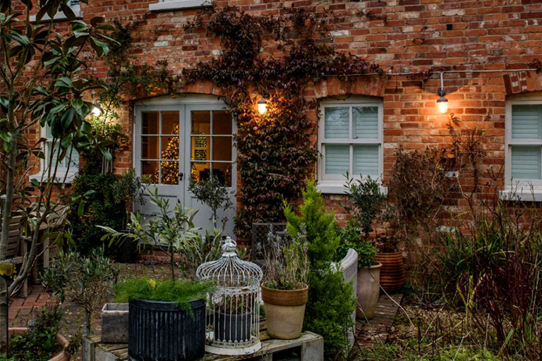 戶外墻照明設計–在任何植物花園中使用照明的創意方式（上）