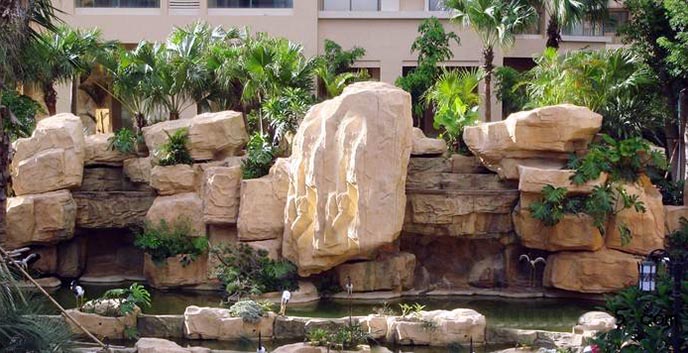 甘肅塑石假山施工團(tuán)隊 仿真假山雕細(xì)琢