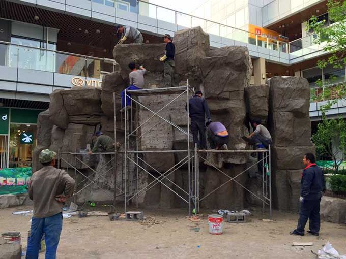 北京大興長陽奧特萊斯仿真假山制作.jpg 仿真假山