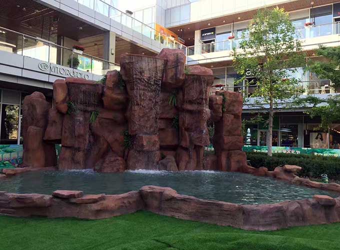 北京大興長陽奧特萊斯仿真假山及假山水池制作.jpg 仿真假山