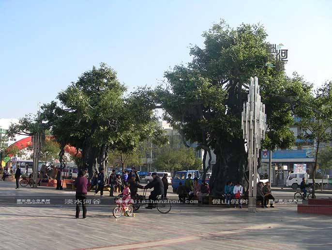 仿真樹大門.jpg 仿真樹大門