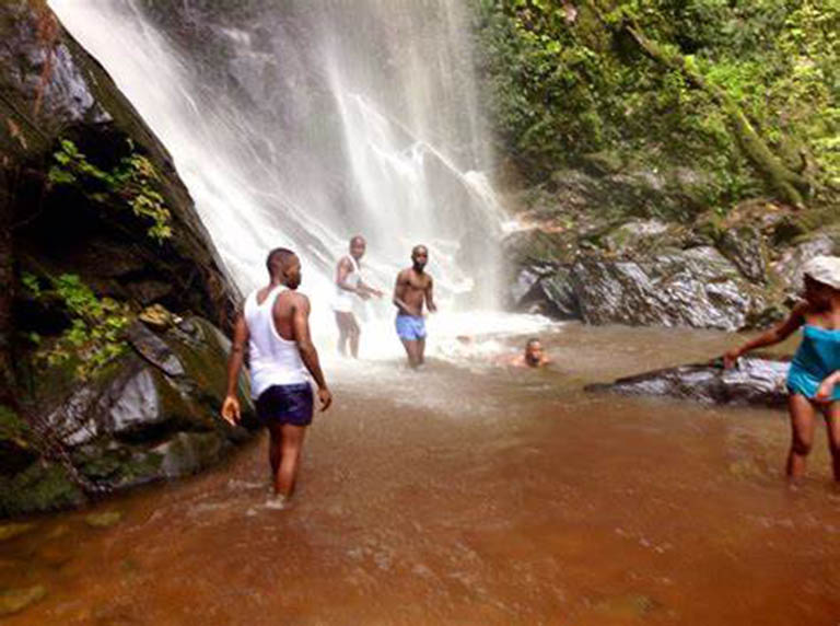 亞艾琳·伊耶沙瀑布.jpeg 亞艾琳·伊耶沙瀑布