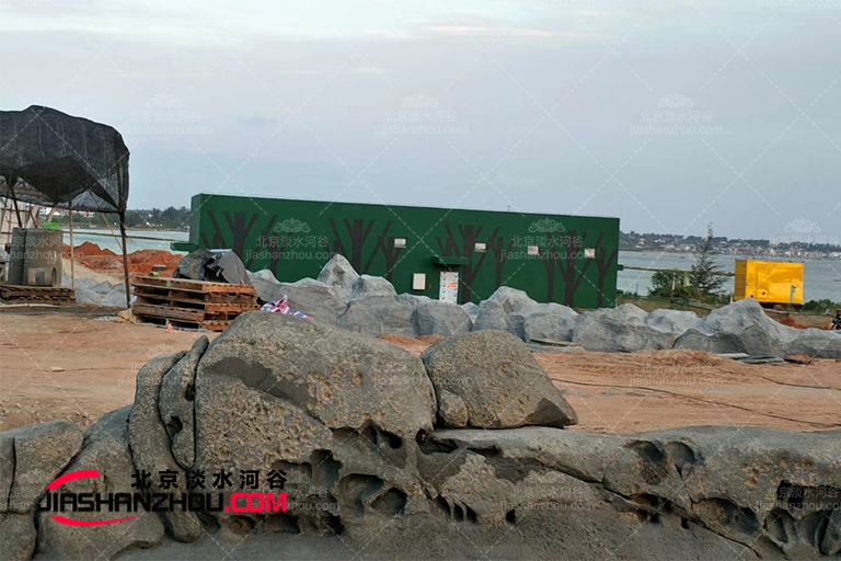 塑石假山.jpg 塑石假山