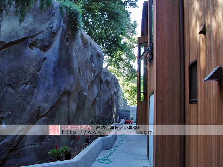 水泥假山護坡.jpg 水泥假山護坡