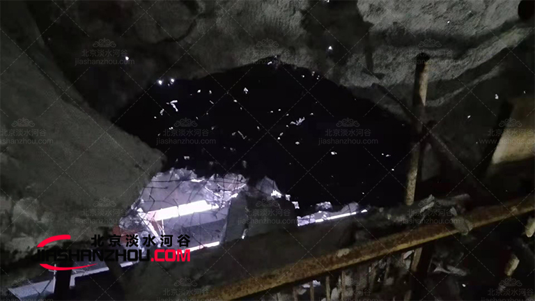 天然巖洞烤肉店.jpg 天然巖洞烤肉店