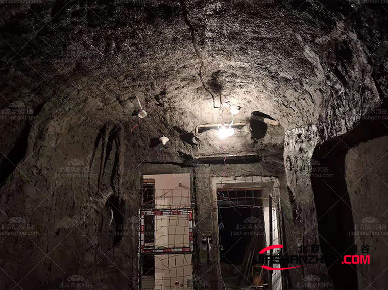 人造洞穴風(fēng)格餐廳.jpg 人造洞穴風(fēng)格餐廳