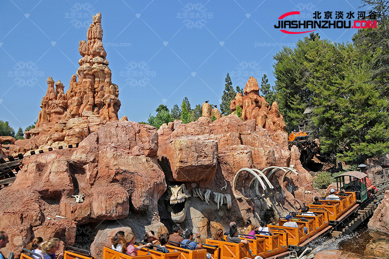 塑石假山.jpg 塑石假山