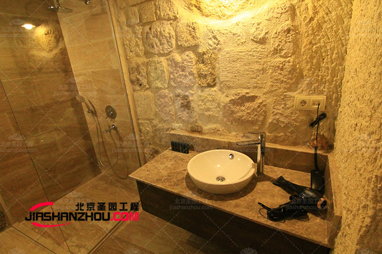 山洞衛(wèi)生間.jpg 山洞衛(wèi)生間