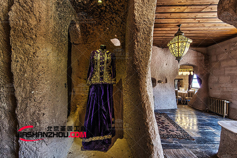 洞穴浴室.jpg 洞穴浴室