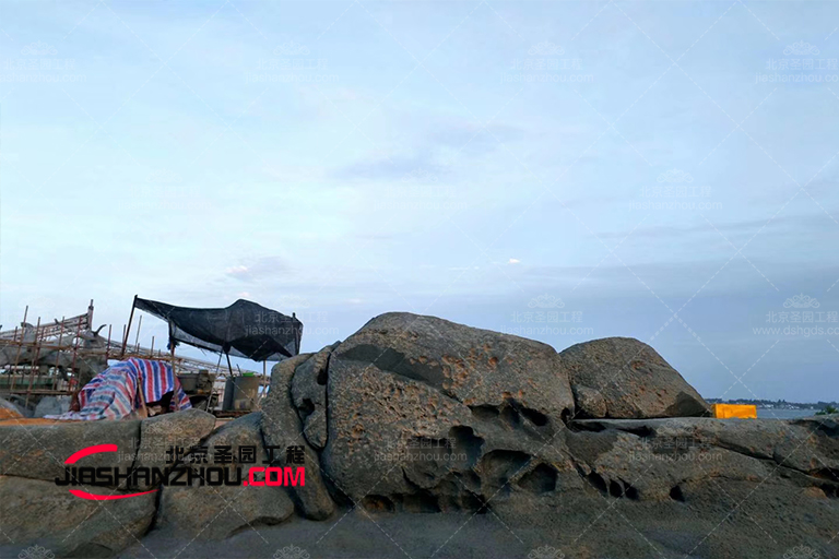 塑石假山水池.jpg 塑石假山水池