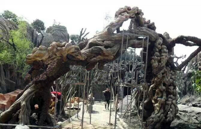 仿真樹大門.jpg 仿真樹大門