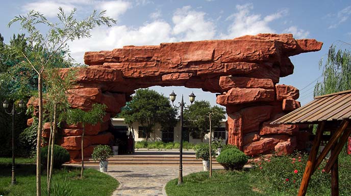 塑石假山.jpg 塑石假山