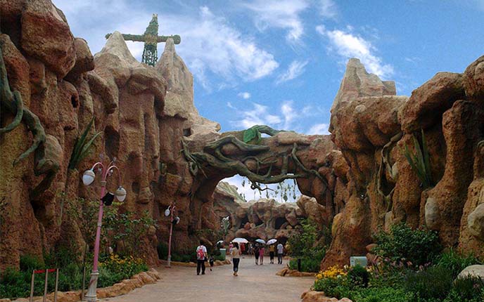 塑石假山.jpg 塑石假山.jpg