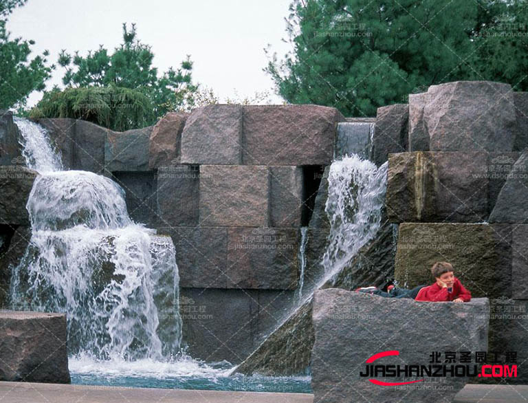 塑石假山.jpg 塑石假山.jpg