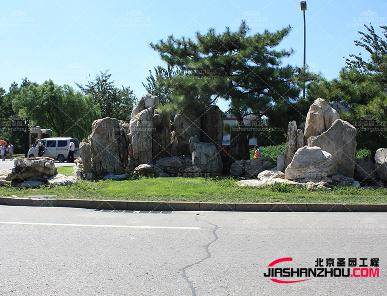 水泥假山.jpg 水泥假山.jpg