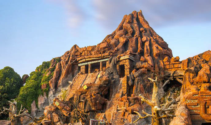 仿真假山.jpg 仿真假山.jpg