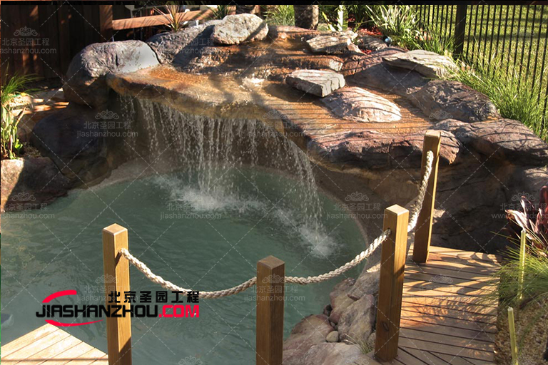 仿真假山.jpg 仿真假山.jpg