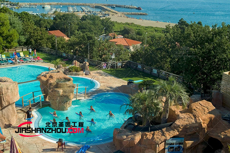 仿真假山.jpg 仿真假山.jpg