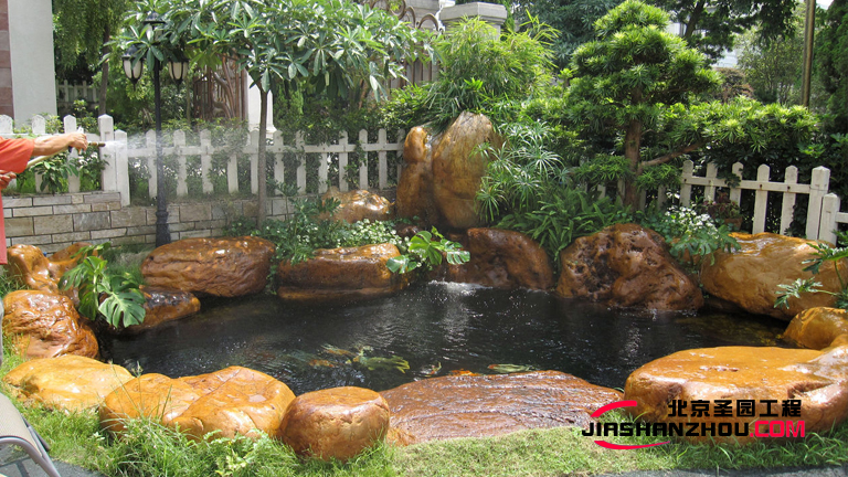 黃蠟石假山.jpg 黃蠟石假山